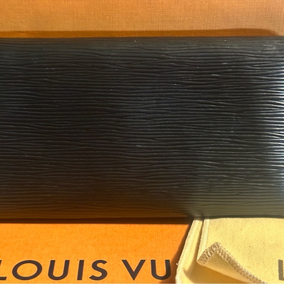 Louis Vuitton Epi Leather Wallet, Full Inclusion - Picture 10 of 15